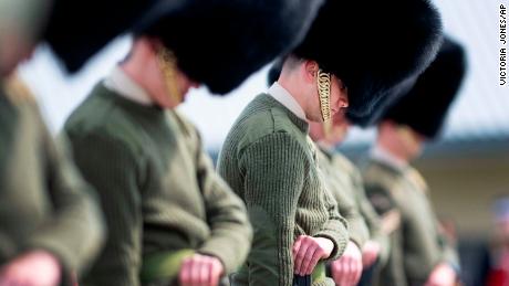Soldiers from the Welsh Guards bow their heads as they rehearse for Philip&#39;s funeral.