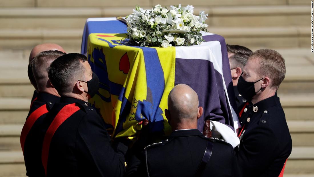 Pallbearers carry Philip&#39;s coffin into St. George&#39;s Chapel.