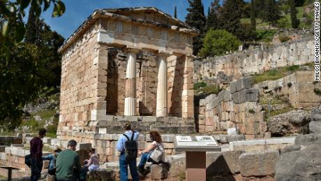 Хотите уйти?  Греция снова пускает туристов