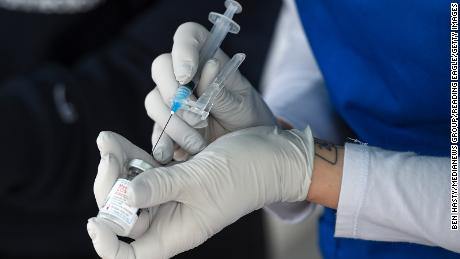 Gli Stati Uniti potrebbero presto raggiungere un punto di svolta sulla richiesta di un vaccino Covid-19.  Ecco un motivo per essere così preoccupati 