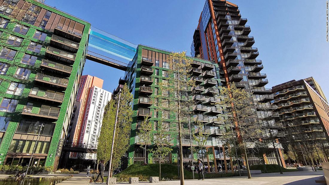 London S New See Through Sky Pool Is First Of Its Kind Cnn Travel