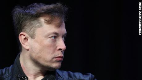 Elon Musk mempertahankan bitcoin dengan stabil saat pasar crypto jatuh