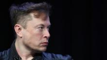 Elon Musk mempertahankan bitcoin dengan stabil saat pasar crypto jatuh