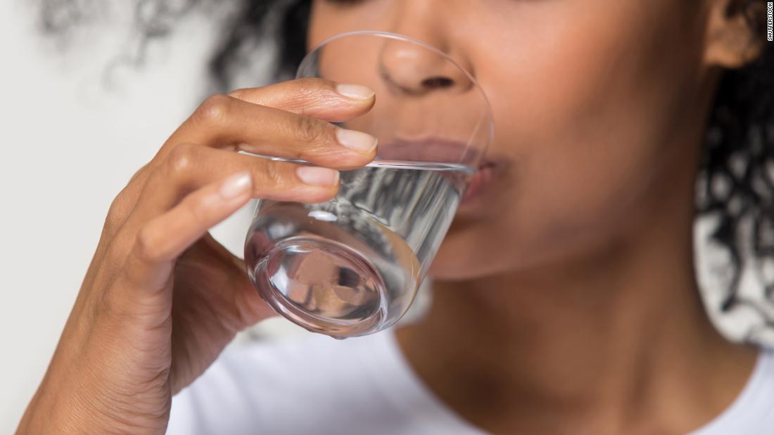 Why we should be served a glass of water with every alcoholic drink
