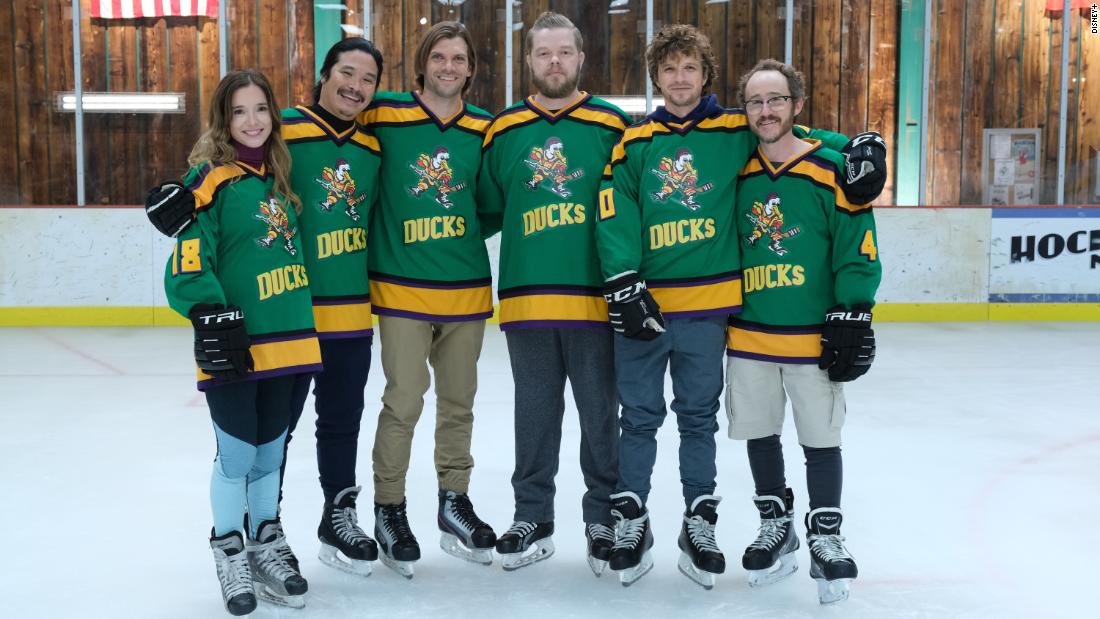 210429101845-mighty-ducks-reunion-2-supe