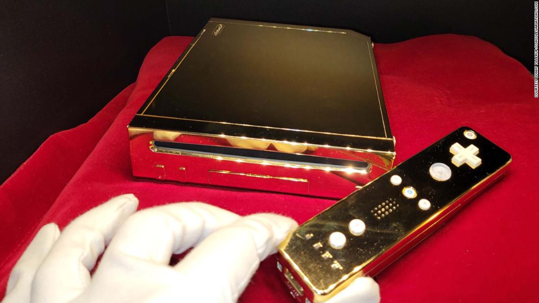 The royal Wii? Gold-plated Nintendo console made for Queen Elizabeth is up for sale