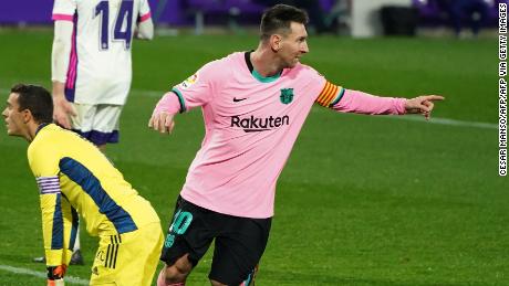 Subastan zapatos con los Messi superó un récord de Pelé - CNN