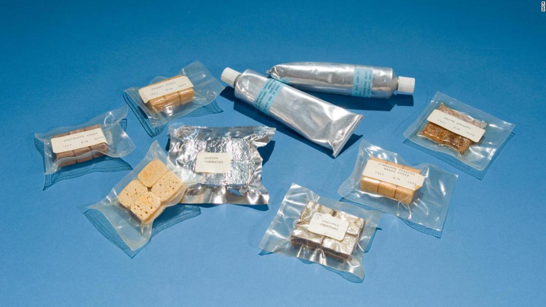 During the Mercury program, astronauts&#39; food often came in bite-size cubes or squeeze tubes. On the Gemini missions, tubes were out and improved packaging meant better food quality and options.