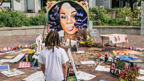  A man looks over a memorial dedicated to Breonna Taylor in Louisville, Kentucky. (Photo by Brandon Bell/Getty Images)