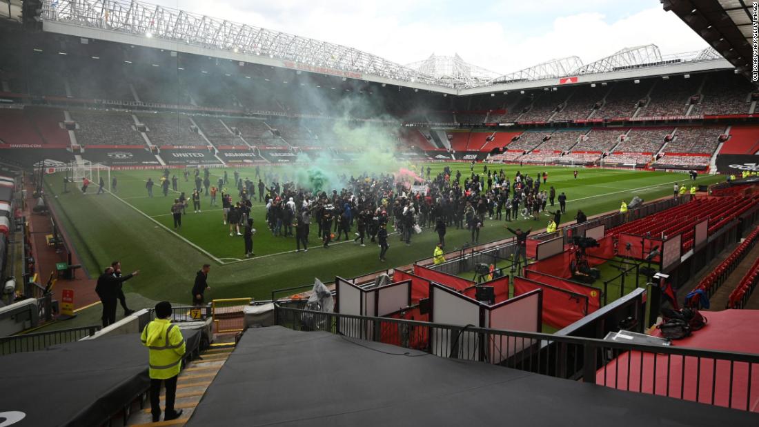 Manchester United: Fans mount protest against owners ahead of Liverpool game