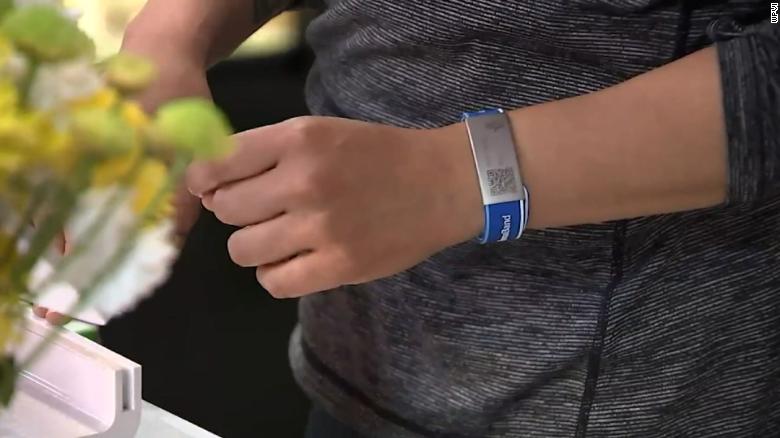 These bracelets help restaurant workers show they got their Covid-19 vaccine