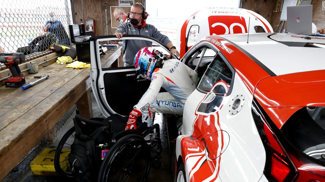 Robert Wickens drives a race car for first time since IndyCar Series ...