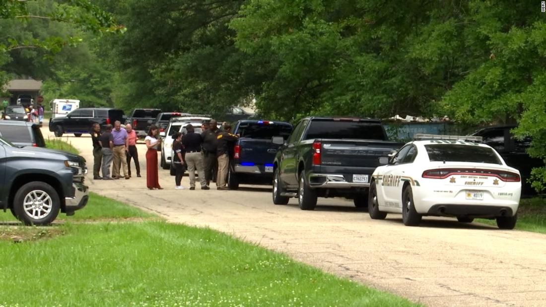 A murder suspect and his kidnapped baby son die after police shootout in Mississippi