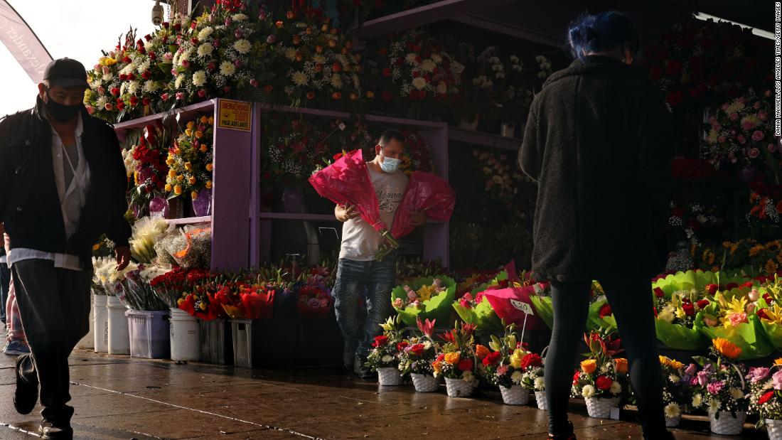 They've written hundreds of cards for Covid victims. Here's what America's florists have learned about grief