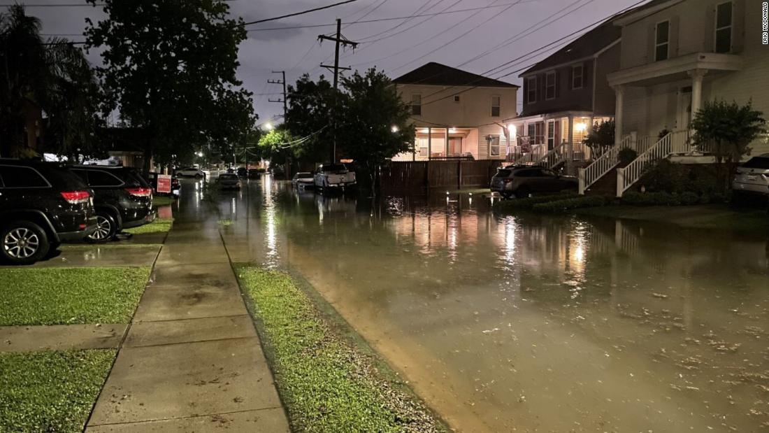 Dangerous flash flooding drenches, knocking out power in New Orleans 