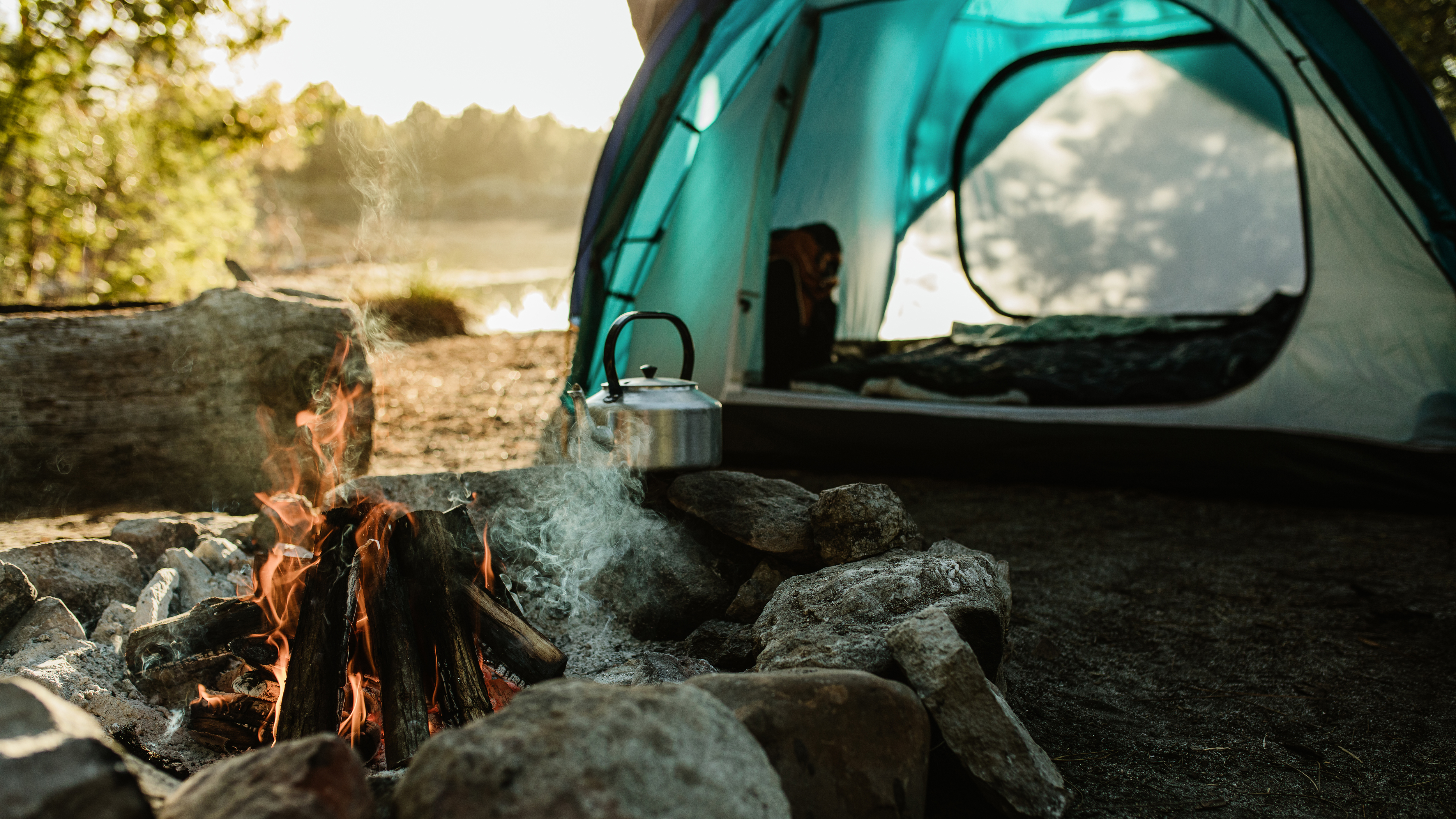 The Ultimate Guide To Backyard Camping (8 Genius Tips For Camping at Home)  - The Mandagies
