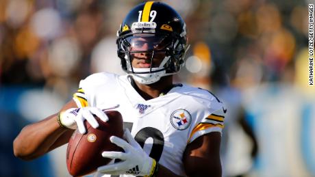 CARSON, CALIFORNIA - OCTOBER 13:  Wide receiver JuJu Smith-Schuster #19 of the Pittsburgh Steelers warms up ahead of a game against the Los Angeles Chargers at Dignity Health Sports Park on October 13, 2019 in Carson, California. (Photo by Katharine Lotze/Getty Images)