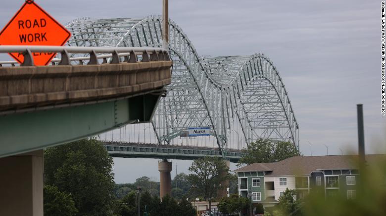 Vital Memphis bridge shut down after officials find structural crack