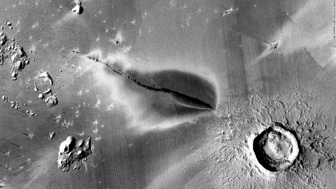 Volcanoes could still be active on Mars