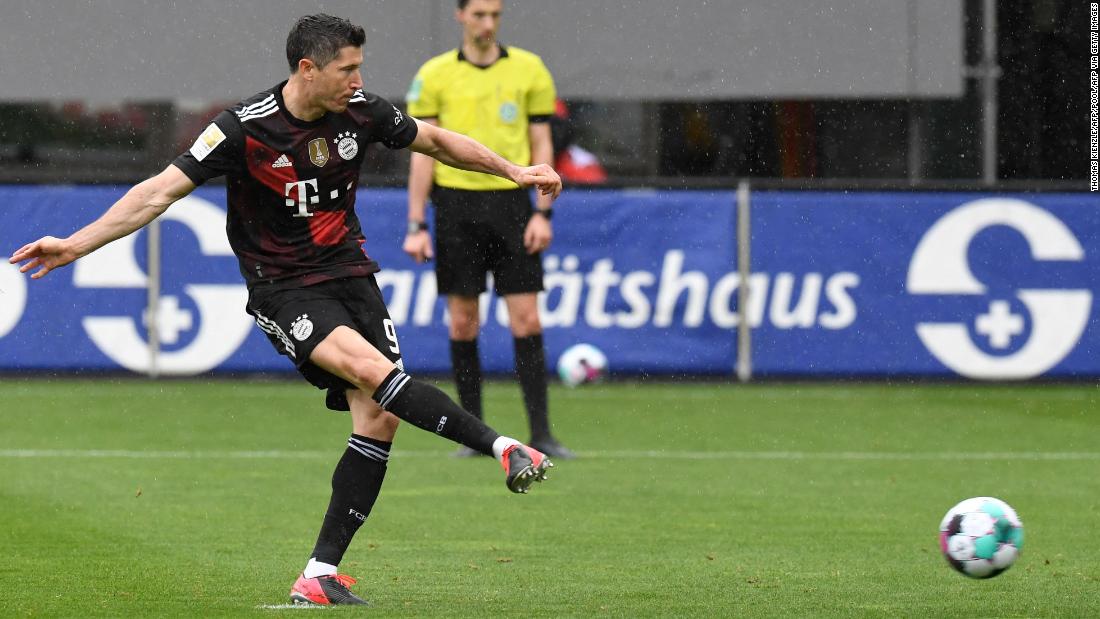 Robert Lewandowski Scores 40th Bundesliga Goal Of The Season To Equal Gerd Muller S Record Cnn