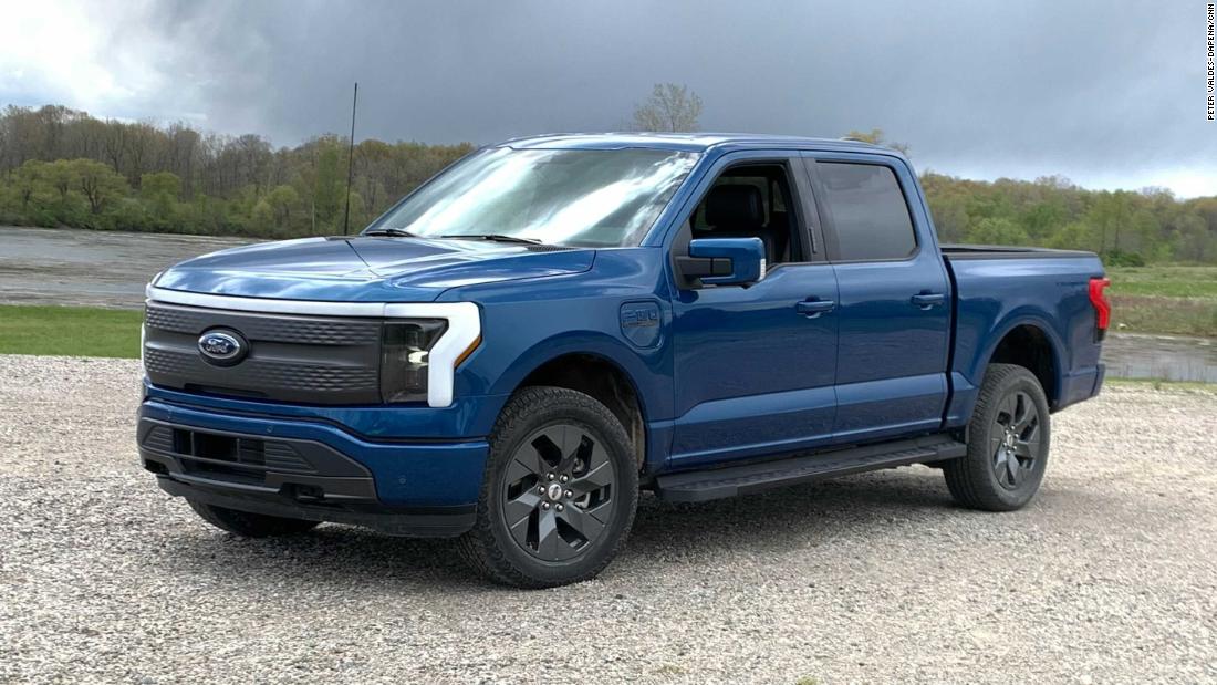 Ford S Electric F 150 Lightning Pickup Truck Is Here Cnn