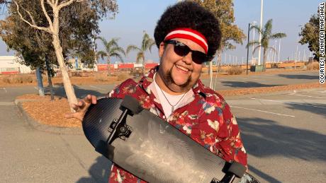 This skateboarder is helping plus-size riders roll