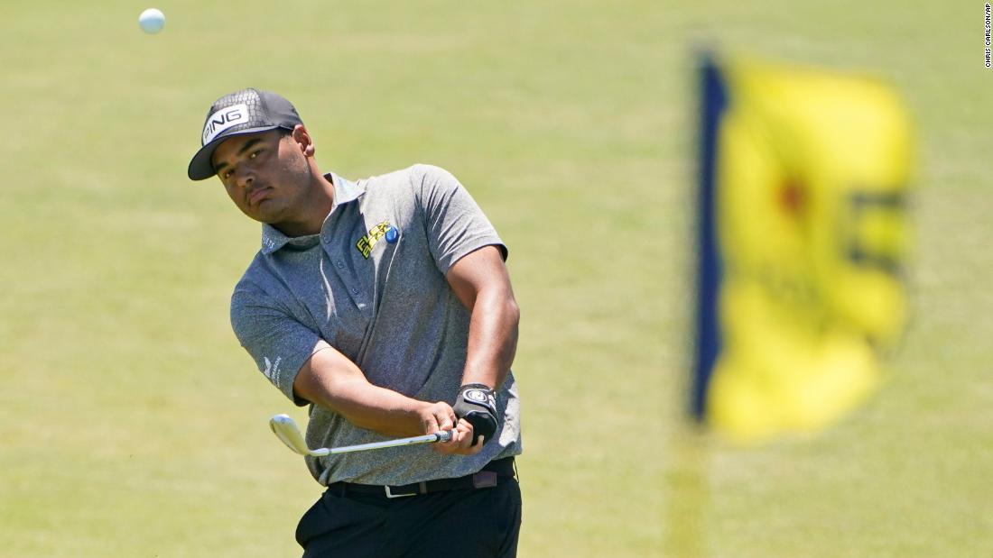 'Do I have to get it?!': Sebastián Muñoz hits golf ball into trash can during PGA Championship