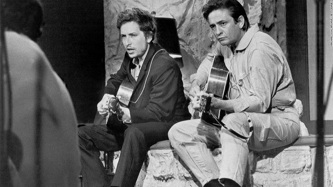 Dylan performs with country singer Johnny Cash on Cash&#39;s show in Nashville, Tennessee, in 1969.