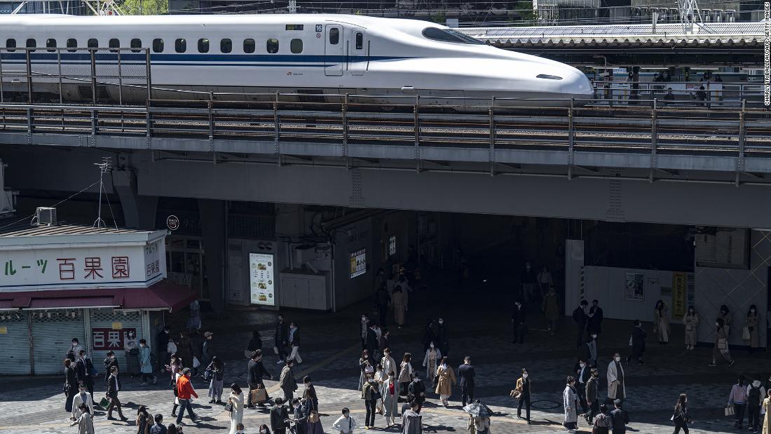 Japanese bullet train driver takes bathroom break as train cruises at 150 mph