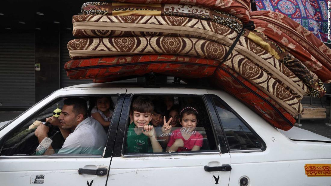 A Palestinian family returns to their Gaza City home on May 21.