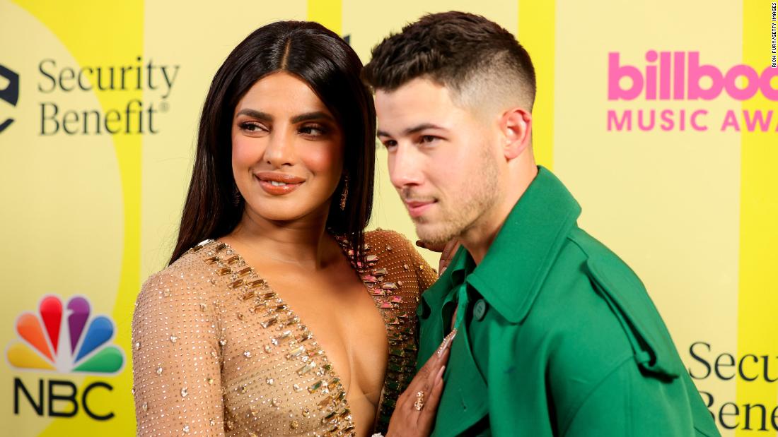 Priyanka Chopra Jonas isn't acting like she and Nick Jonas are having problems