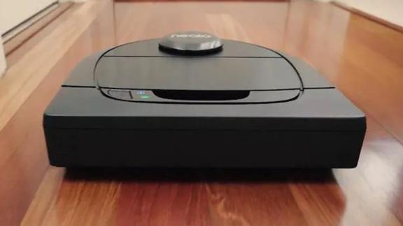 Neato Robotics Botvac D6 Auto-Charging Robotic Vacuum