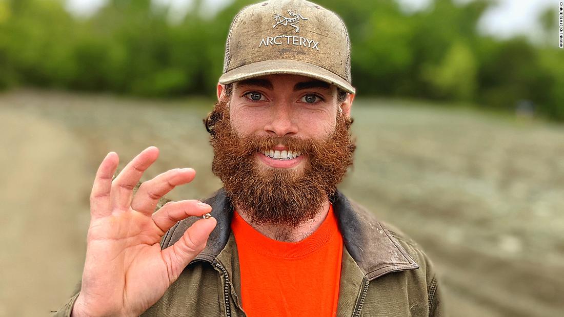 A man traveled cross-country to mine the diamonds for his girlfriend's engagement ring -- he dug up a 2.2 carat beauty