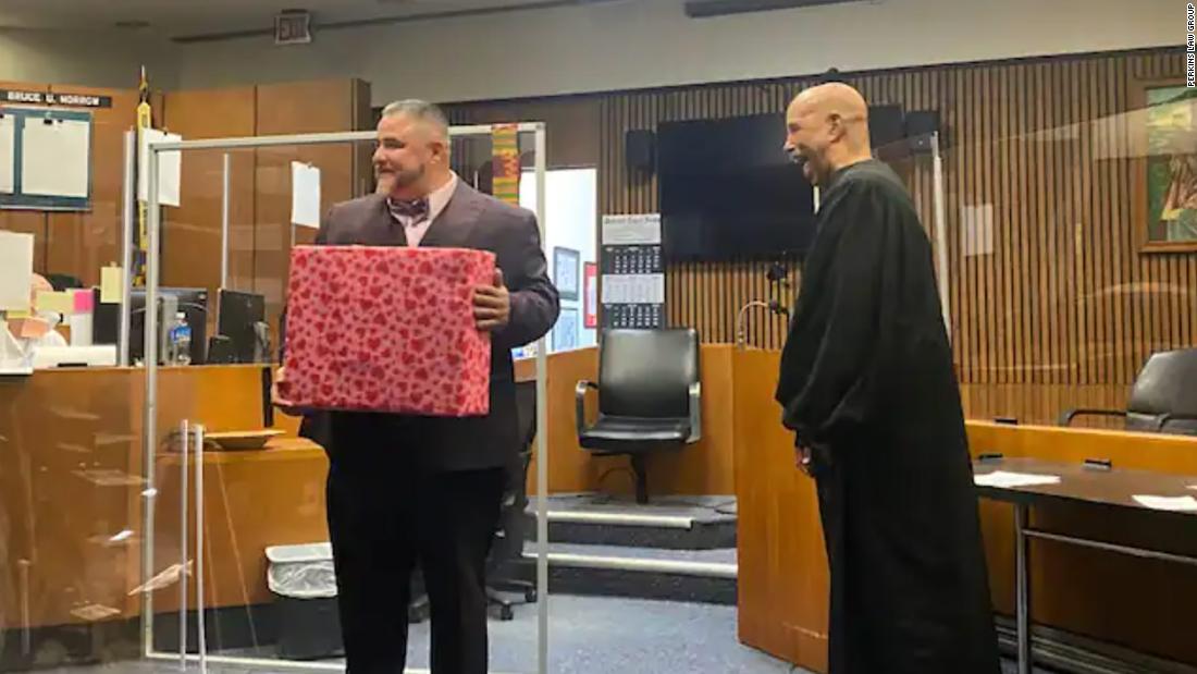 A judge swore in a lawyer who was once a drug dealer in his courtroom