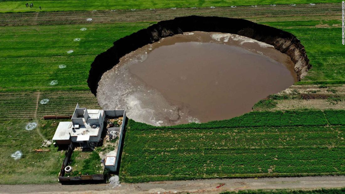 Massive sinkhole threatens house in central Mexico