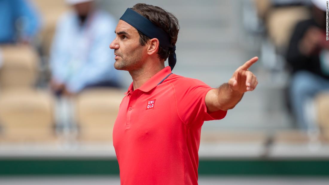 Roger Federer says 'misunderstanding' caused heated debate with chair umpire in French Open win