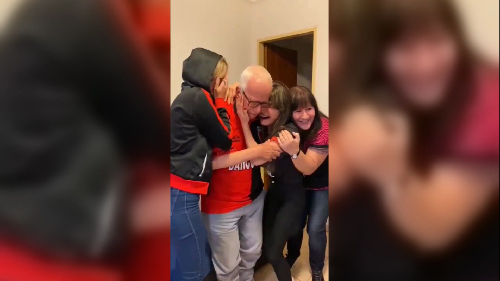 La Conmovedora Celebracion De Un Abuelo Aficionado Al Colon De Santa Fe Cnn Video