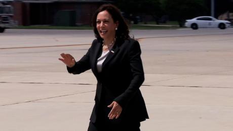 Kamala Harris&#39; plane returns to air base after technical issue