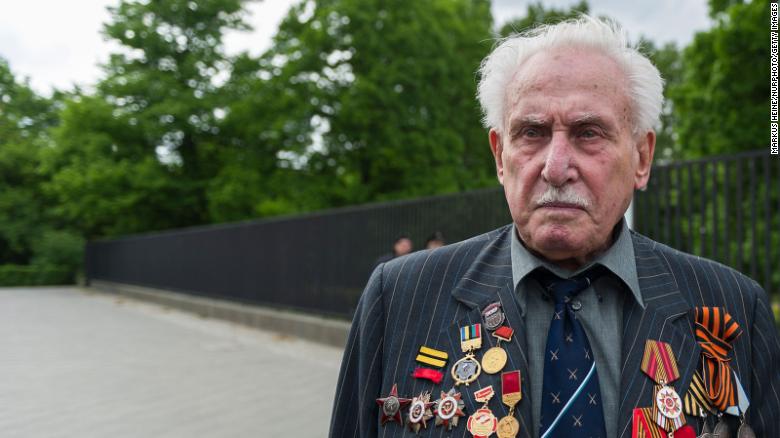 David Dushman, Last Surviving Soviet Soldier Who Helped Liberate Auschwitz, Dies at 98