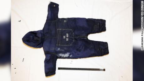 Policijos paviešintoje nuotraukoje matyti drabužiai, priklausantys 18 mėnesių Artine Irannejad.