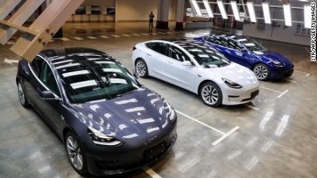 US government investigates Tesla cars after reports of unexpected braking