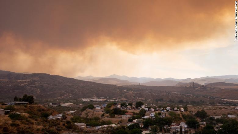 Two Arizona wildfires continue to grow, but some residents allowed to go home
