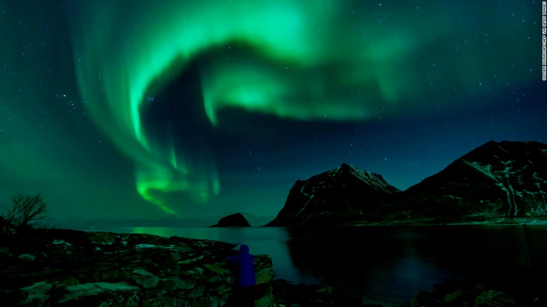A large solar flare erupted Thursday and is set to reach Earth Saturday, which could result in a strong geomagnetic storm and cause the aurora borealis, or Northern Lights, to be visible across large parts of the US and Europe. 