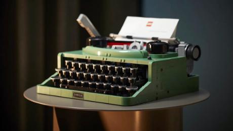 See a classic typewriter made entirely of Legos