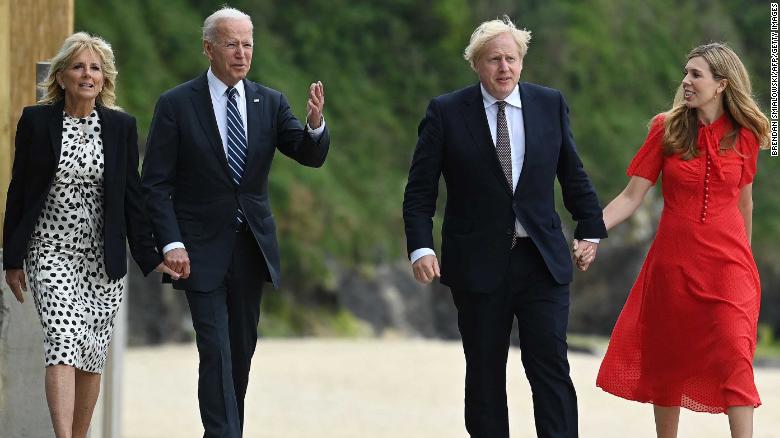 Britain&#39;s Prime Minister Boris Johnson and his wife Carrie Johnson walk with US President Joe Biden and US First Lady Jill Biden at Carbis Bay, Cornwall on June 10, 2021, ahead of the three-day G7 summit.