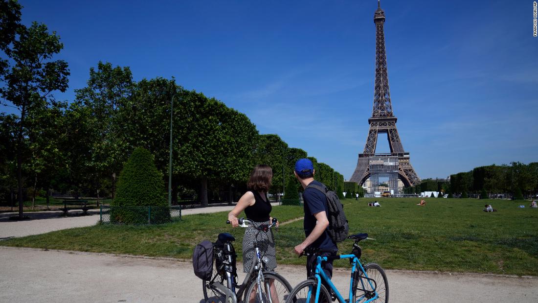 Evropa se ponovno odpre: Španija, Francija, Danska in Grčija pozdravljajo turiste