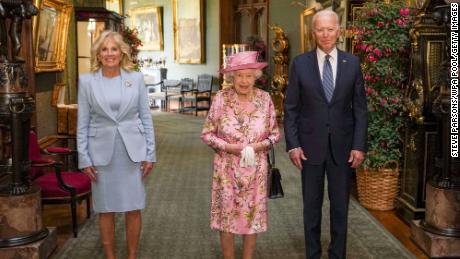 WINDSOR, ENGLAND - JUNE 13: Queen Elizabeth II (C) with US President Joe Biden and First Lady Jill Biden in the Grand Corridor during their visit to Windsor Castle on June 13, 2021 in Windsor, England. Queen Elizabeth II hosts US President, Joe Biden and First Lady Dr Jill Biden at Windsor Castle. The President arrived from Cornwall where he attended the G7 Leader&#39;s Summit and will travel on to Brussels for a meeting of NATO Allies and later in the week he will meet President of Russia, Vladimir Putin. (Photo by Steve Parsons - WPA Pool/Getty Images)