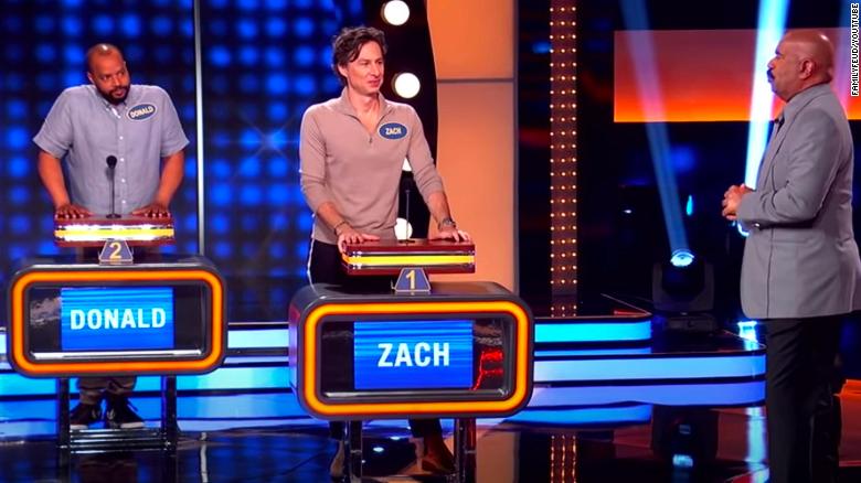 The cast of ‘Scrubs’ reunites on ‘Celebrity Family Feud’