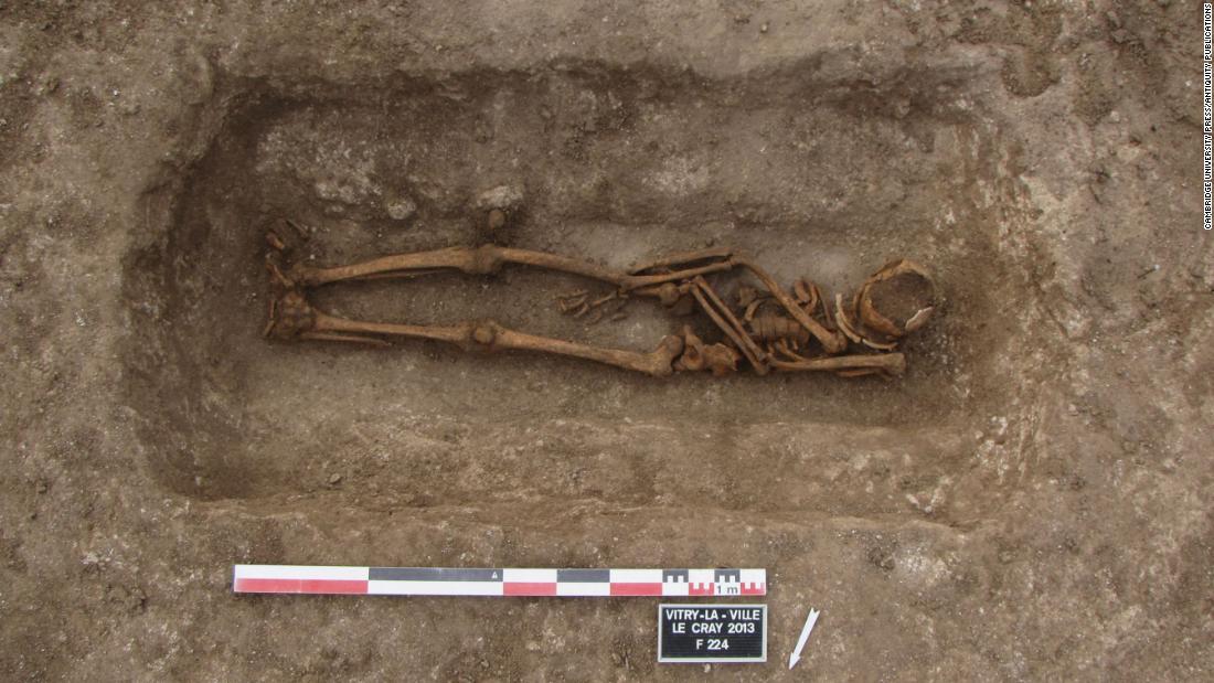 Les Européens médiévaux ont régulièrement rouvert des tombes – pour ne pas les piller