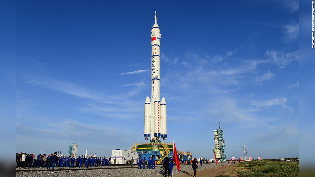 Ķīna sāk skaitīt vēsturisko kosmosa staciju misiju